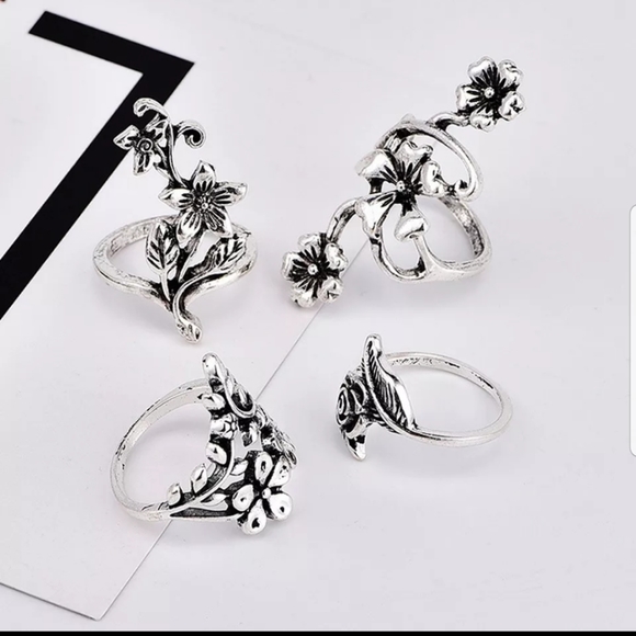 Relisted☆Olly☆ Flower Ring Set - Picture 3 of 6
